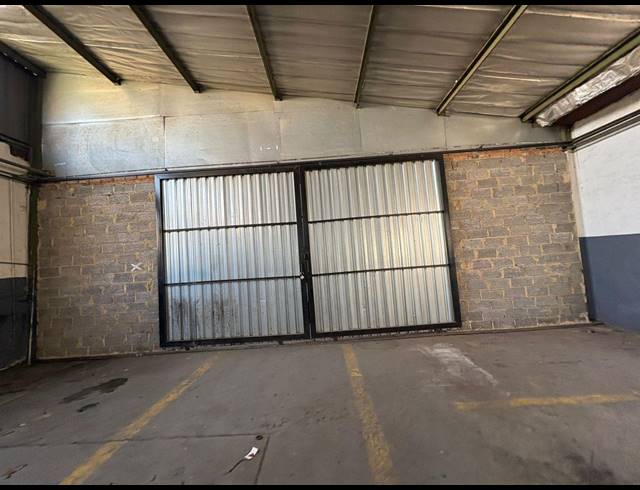360M² WAREHOUSE TO LET IN INDUSTRIA NORTH